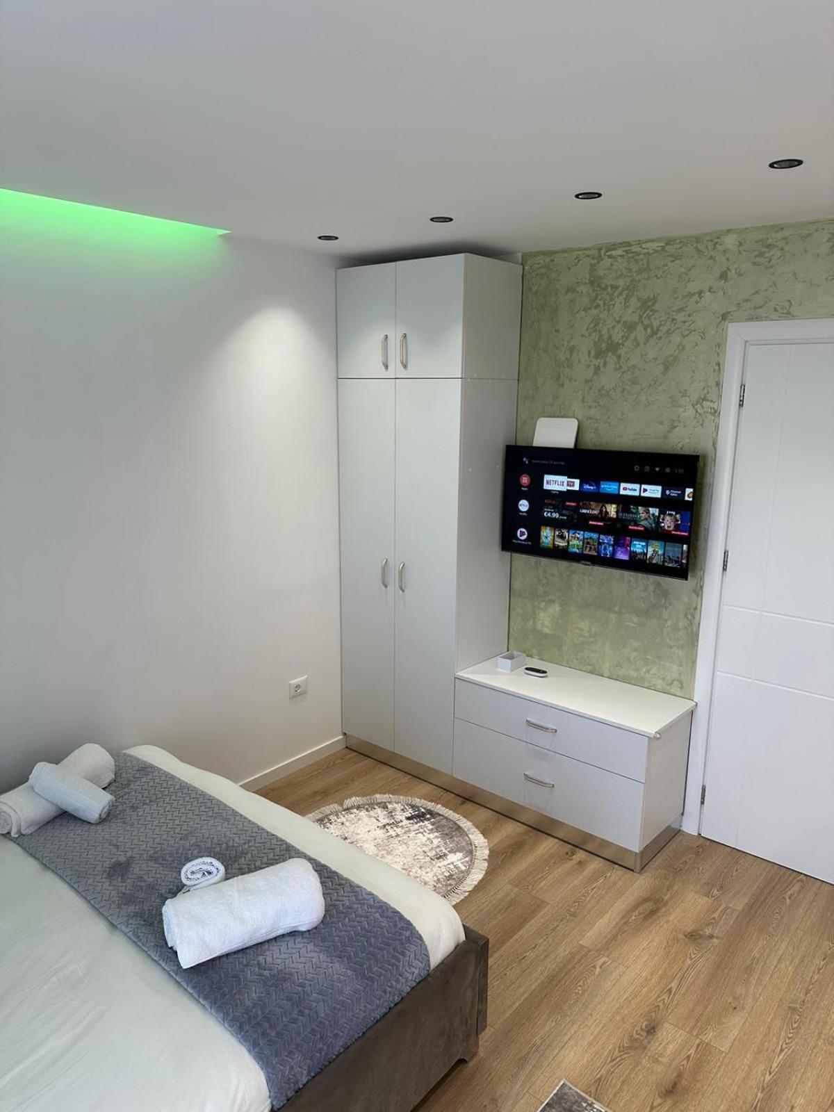 Luxury Apartment *
